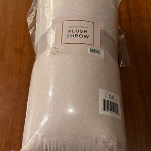 NWT Plush Throw, Limited Edition, Beige/Tan, reversible